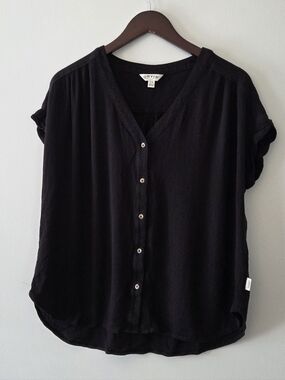 Orvis Black Short-Sleeve Button Front V-Neck Blouse